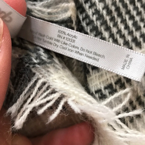 Large warm scarf scarf, like new - Picture 3 of 3